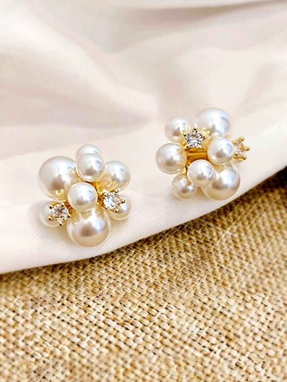 Pearl flower stud earrings; nwot